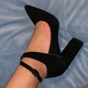 Gianni binni black strapped heels